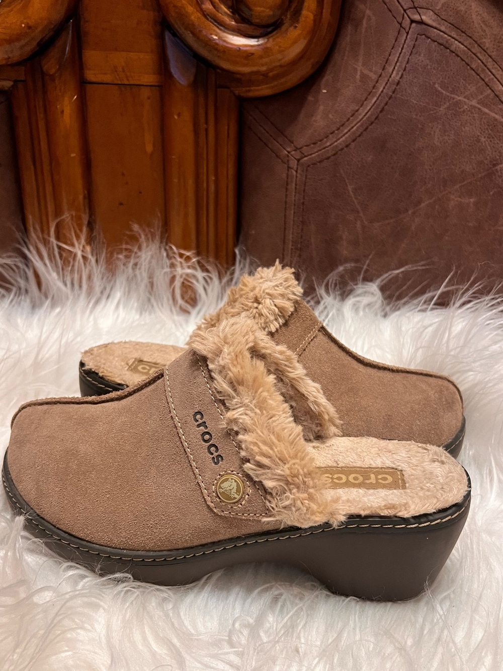 CROCS Tan Suede Fuzzy-Lined Slip-On Clog size 7